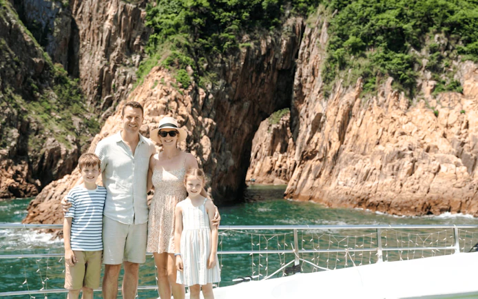 Hong Kong Sai Kung Island-Hopping Yacht Cruise to Yim Tin Tsai With Hakka Snack Tasting