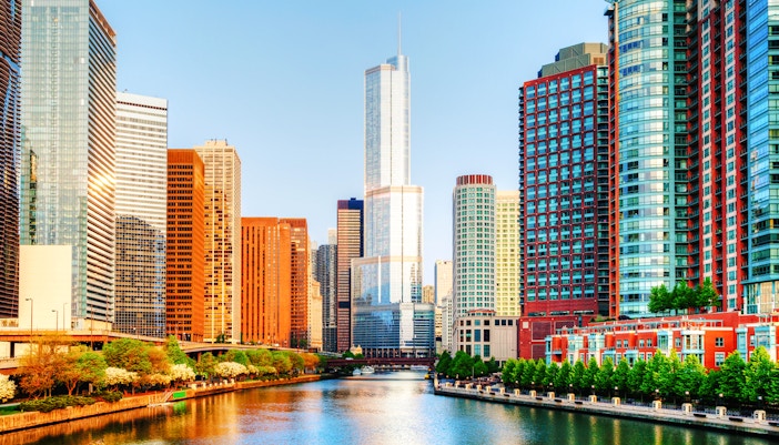 Chicago River with Trump International Hotel and surrounding skyscrapers in downtown Chicago.