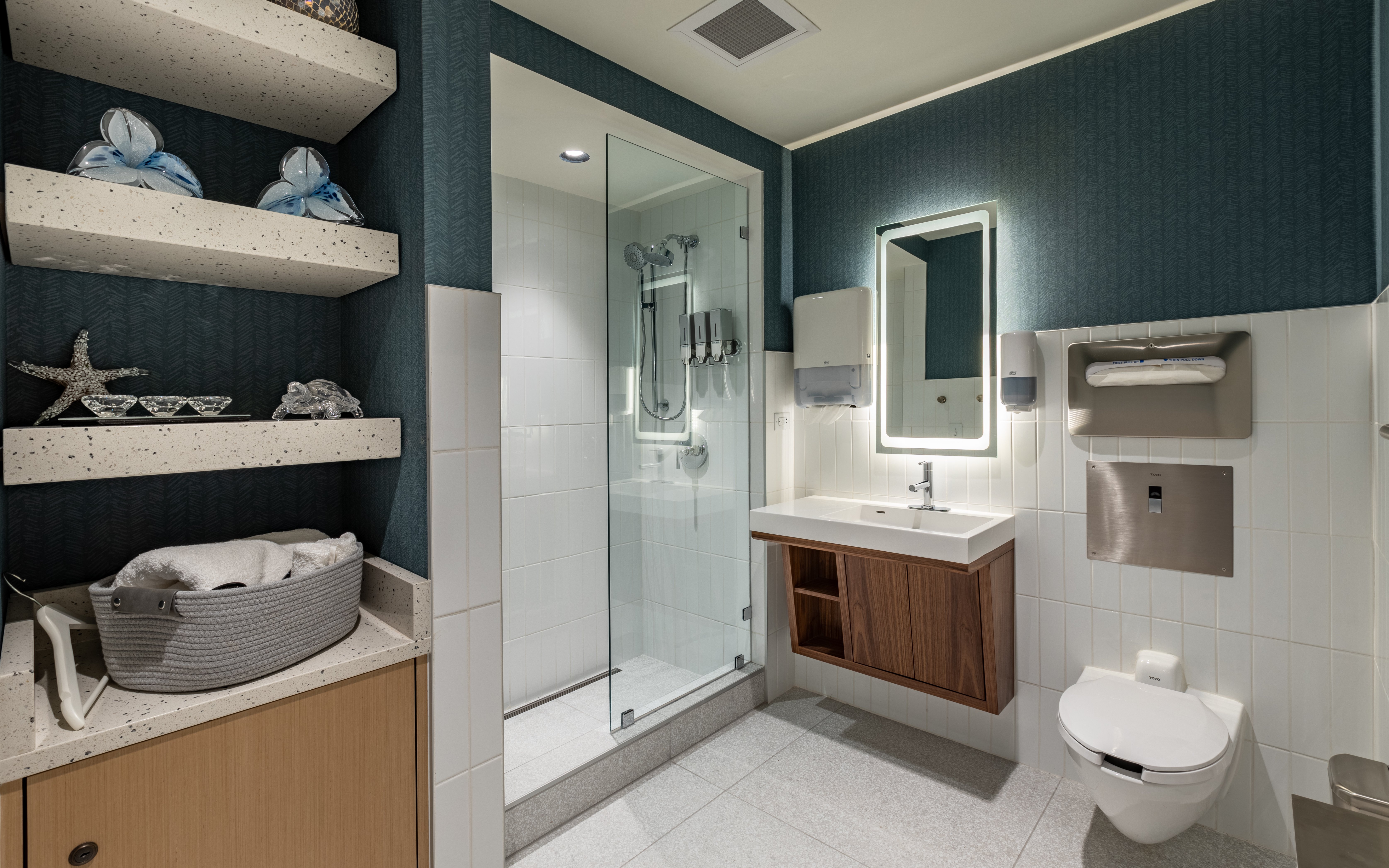 Shower area in Plaza Premium Lounge, Orlando Airport Terminal C.