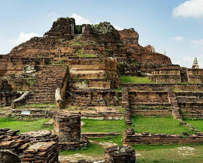 From Bangkok: Ayutthaya Temples and Bang Pa-In Royal Palace Guided Day Trip with Lunch