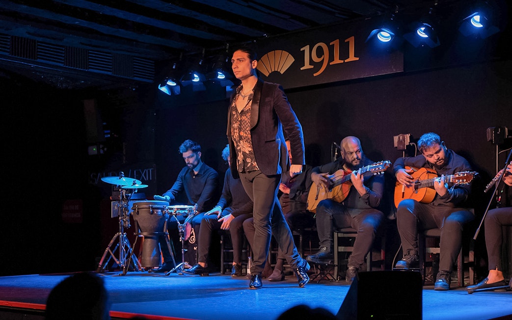 Tablao Flamenco 1911 show with dancer and musicians performing on stage.