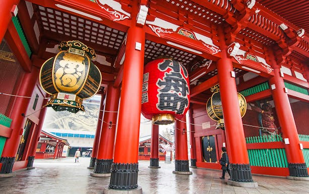 Large red lanterns at Sensoji Temple entrance, Asakusa, Tokyo.