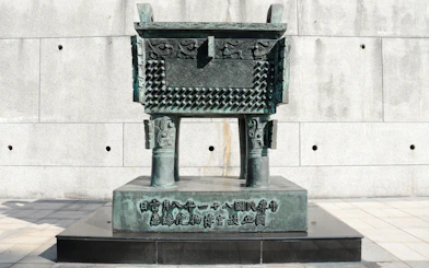 Bronze tripod cauldron replica outside the National Palace Museum.