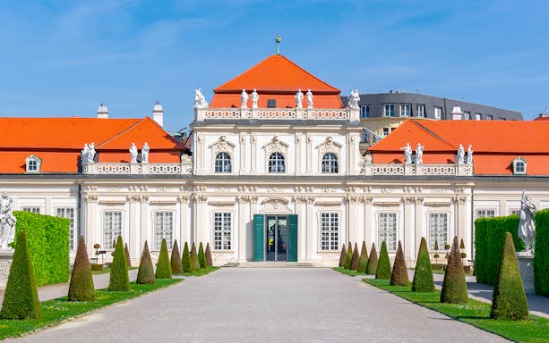 Lower Belvedere palace facade with statues and manicured gardens, Vienna.