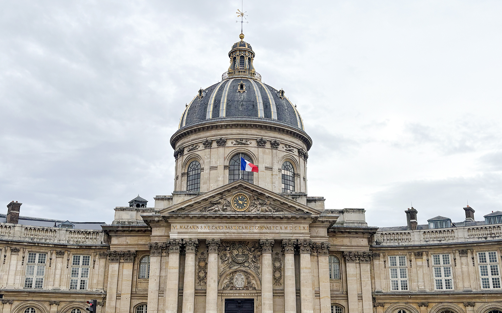 Panthéon dome with French flag in Paris during Treasure Hunt tour.