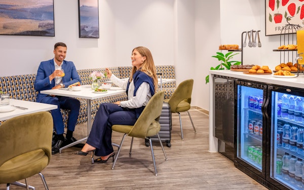 London Heathrow Airport: Plaza Premium Lounge at Terminal 3