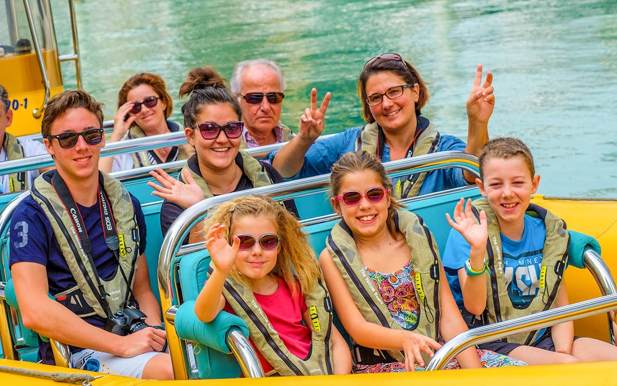 dubai’s 75-min guided speedboat tour with atlantis-2 dubai’s 75-min guided speedboat tour with atlantis-2