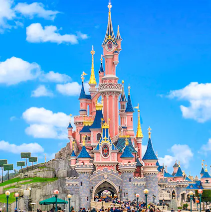 Plan a 3-day weekend itinerary for Disneyland Paris