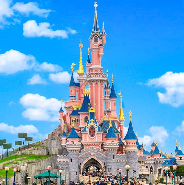 Plan a 3-day weekend itinerary for Disneyland Paris