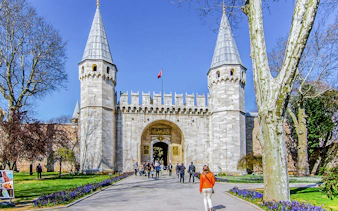 Gate of Salutation at Topkapi Palace, Istanbul, with visitors walking through.