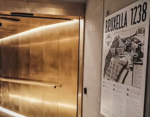 Grand Place Brussels with ornate guildhalls, bruxella 1238 tour.