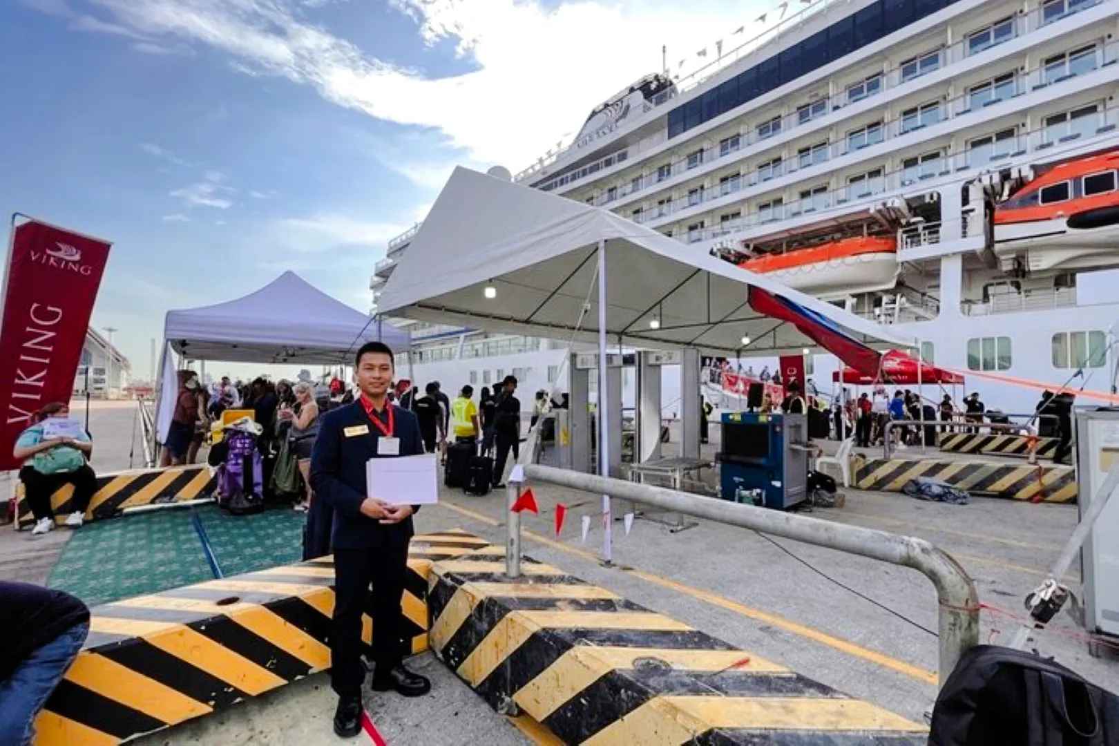 Cruise ship passengers at Laem Chabang port for Amphawa Floating Market excursion.