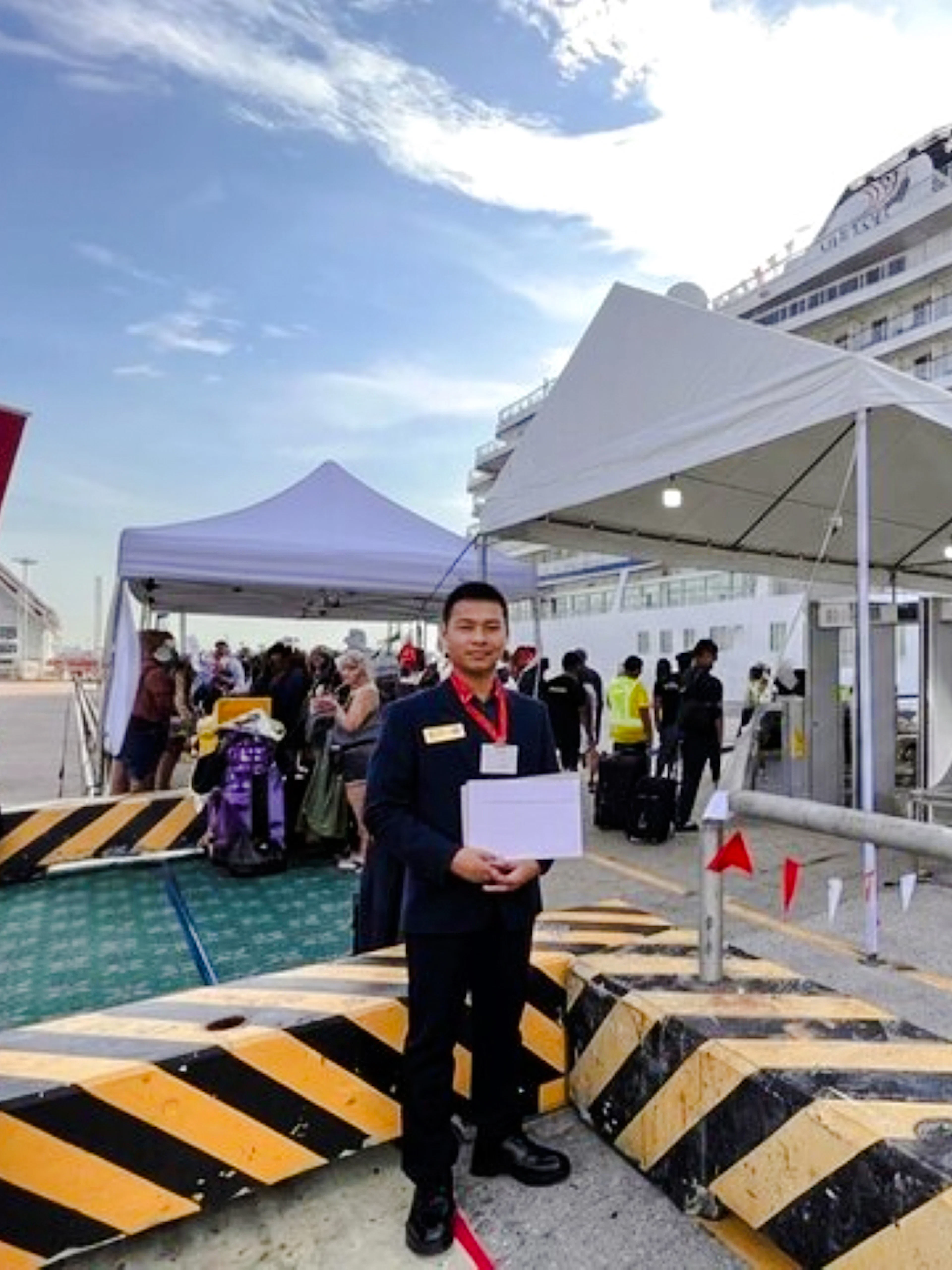 Cruise ship passengers at Laem Chabang port for Amphawa Floating Market excursion.
