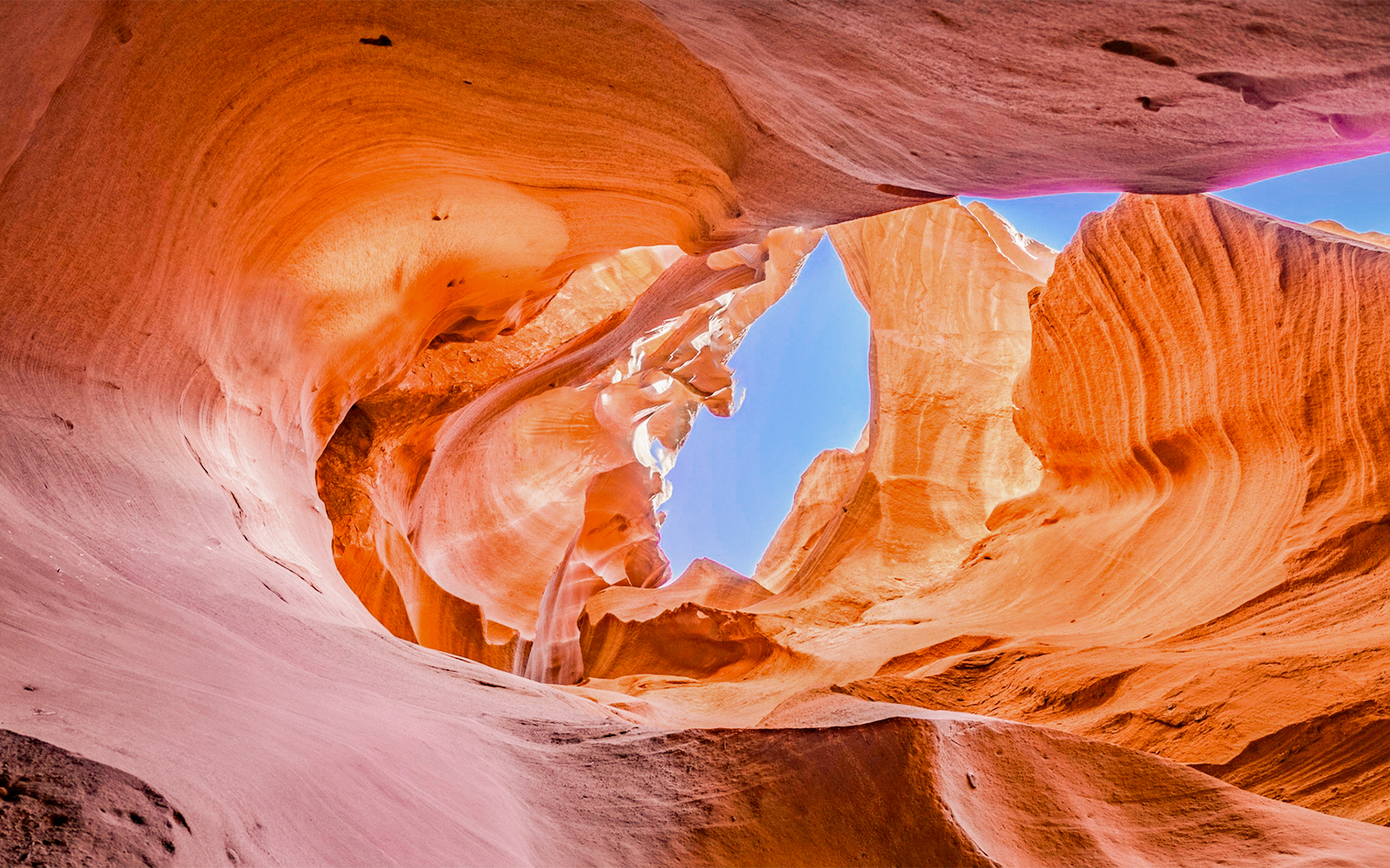 Antelope Valley Canyon rock formations with sunlight filtering through, Ligai Si Anii Tour.