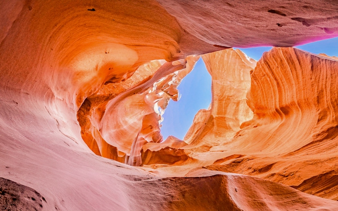 Antelope Valley Canyon rock formations with sunlight filtering through, Ligai Si Anii Tour.