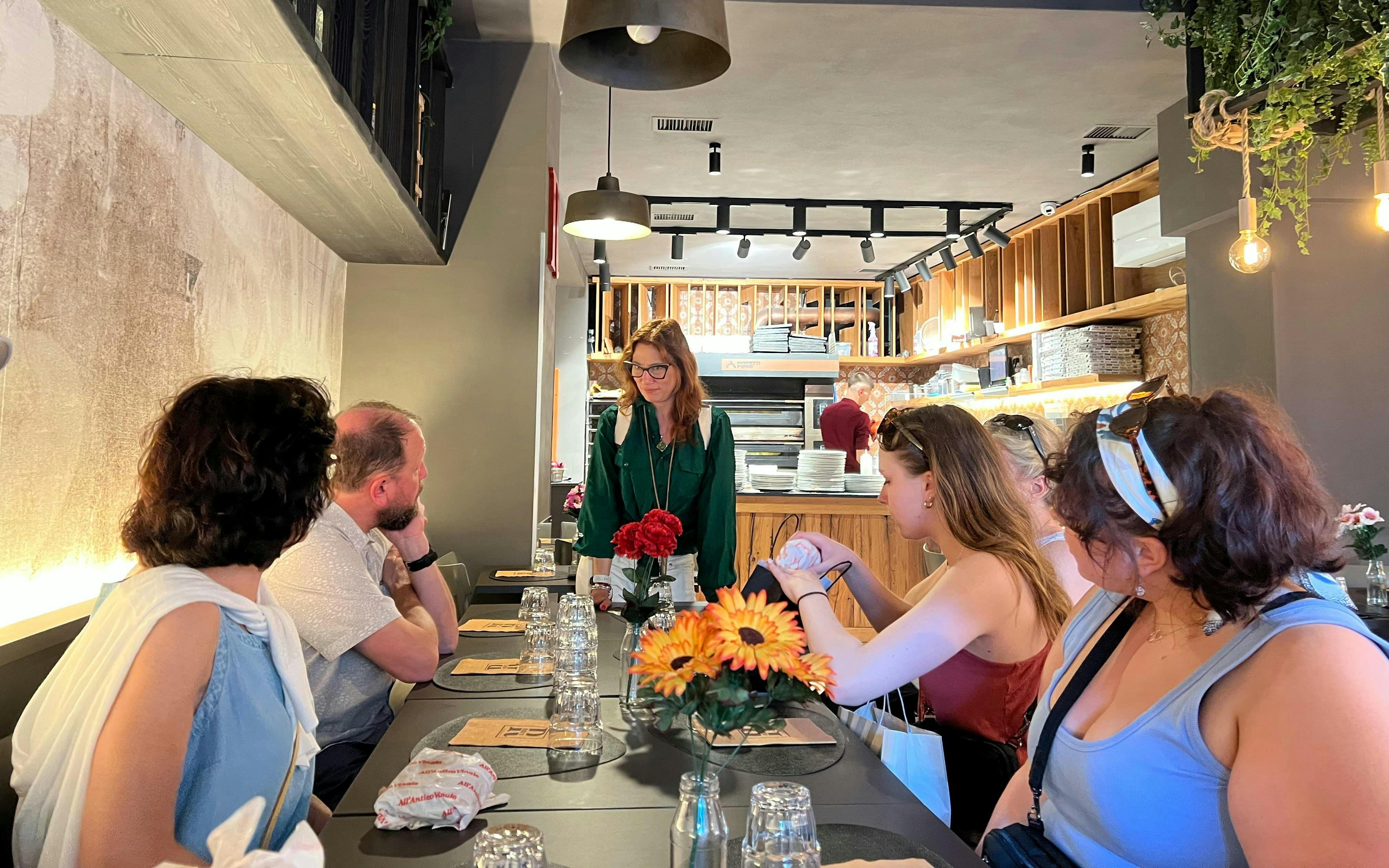 Group enjoying a guided tasting session in a Florence restaurant.