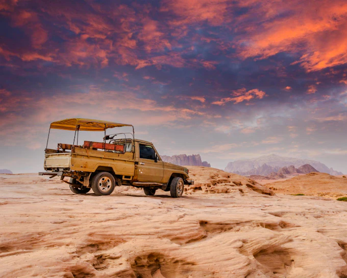 From Amman or Dead Sea: Private Day Trip to Petra with Local Guide (Product 56590)