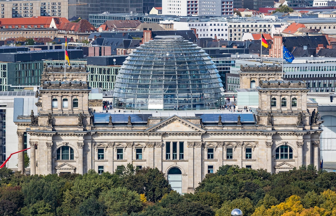 Reichstag am Platz der Republik in Berlin in Deutschland