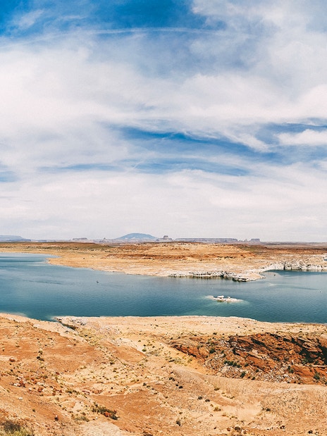 Aerial view of Horseshoe Bend with river and desert landscape, Arizona.