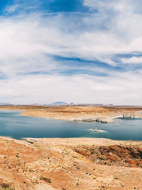 Aerial view of Horseshoe Bend with river and desert landscape, Arizona.