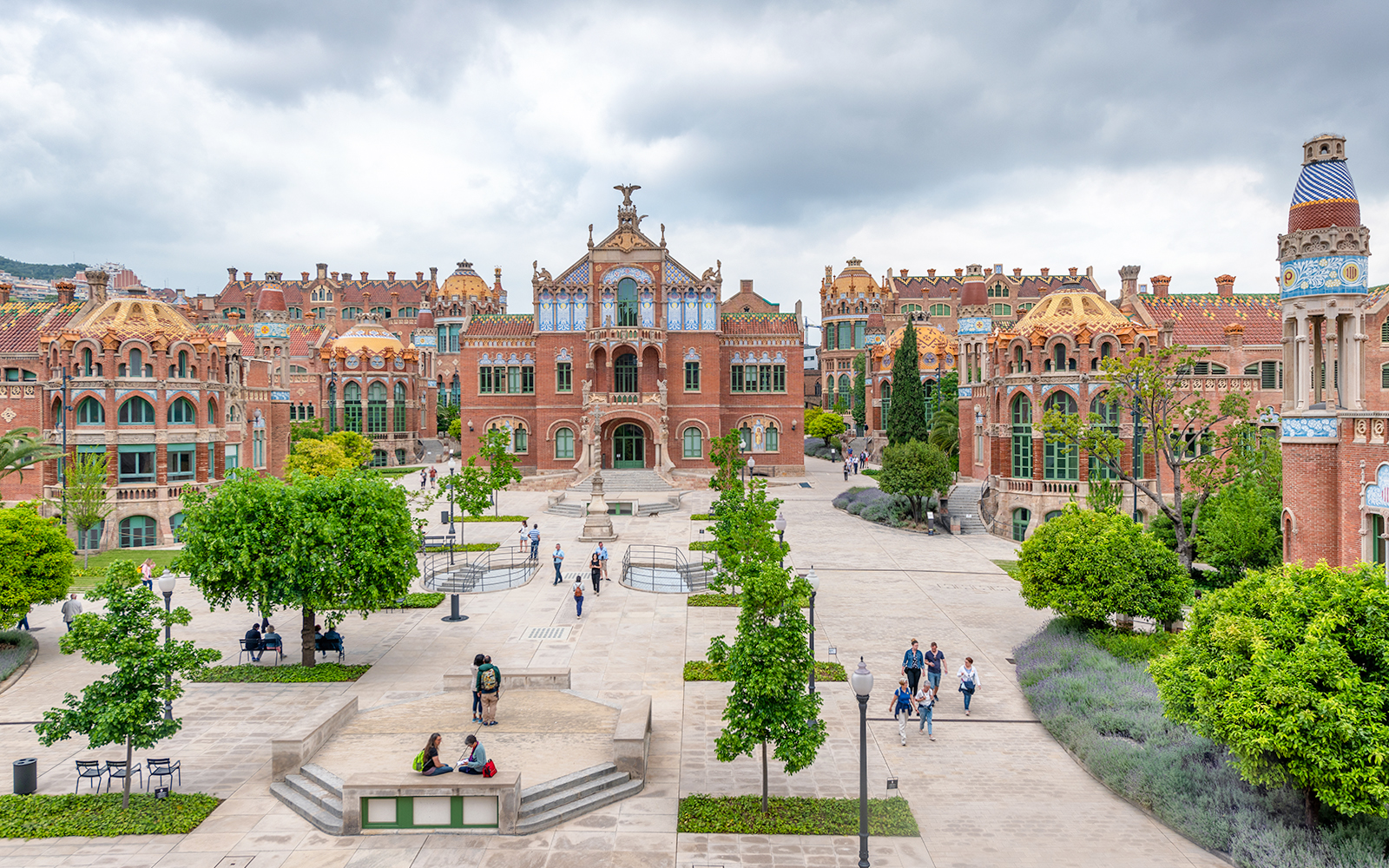 Tourists at Hospital de Sant Pau in Barcelona using Turbopass City Card.