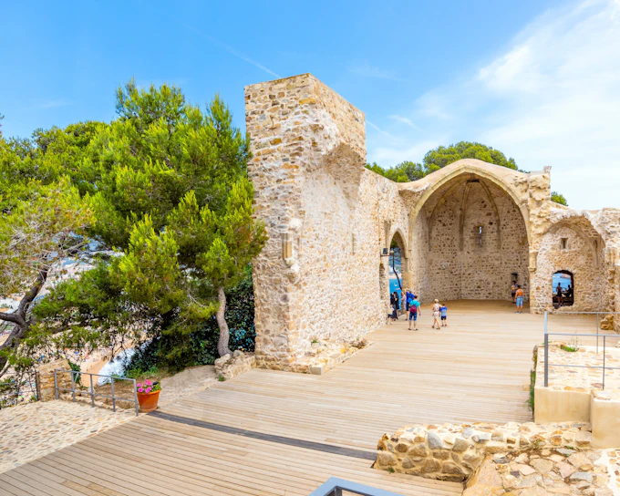 From Barcelona: Tossa de Mar Day Trip with Coastal Walk, Swim & Lunch