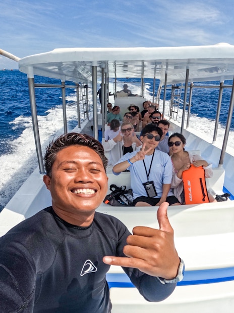 Tourists on a boat heading to Nusa Lembongan for a snorkeling day tour at Manta Bay.