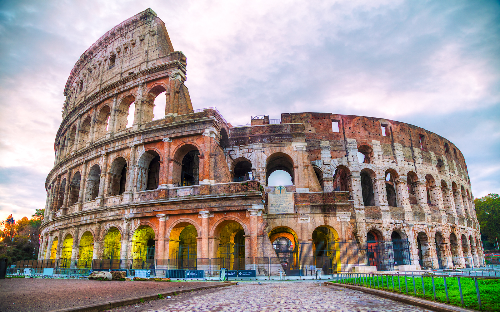 Exploring Rome-Colloseum