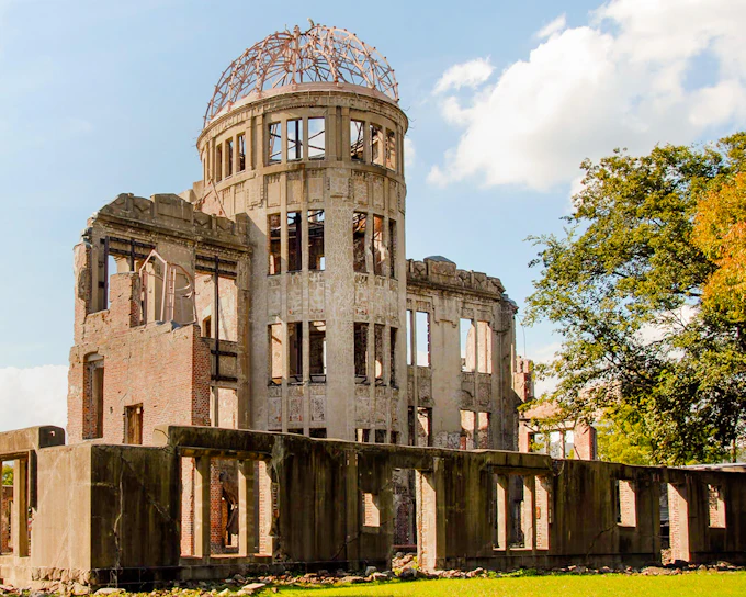 From Hiroshima: Hiroshima & Miyajima Bus Tour with UNESCO-Listed Peace Memorial Park, Museum & Itsukushima Shrine