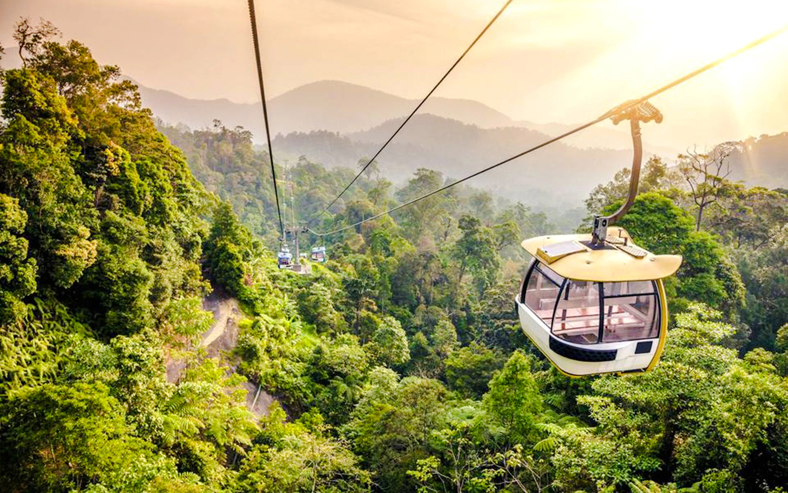 From Kuala Lumpur: Bukit Tinggi French Village and Genting Highlands Day Trip with Awana Skyway Cable Car