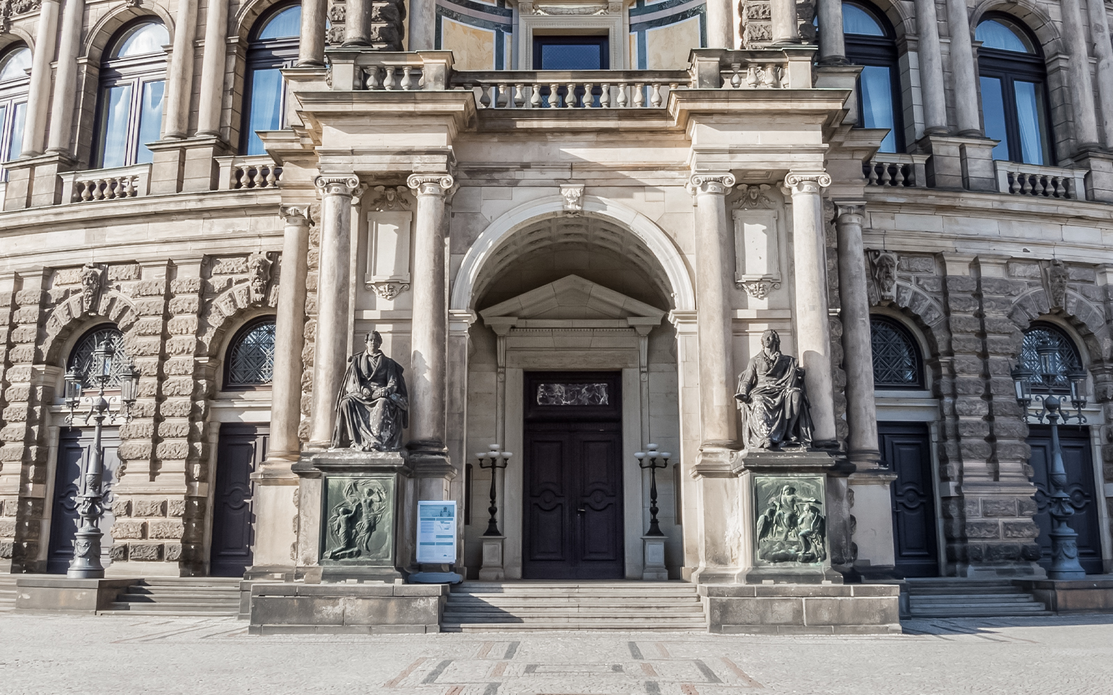 Statues at the main entrance of Semperoper Dresden