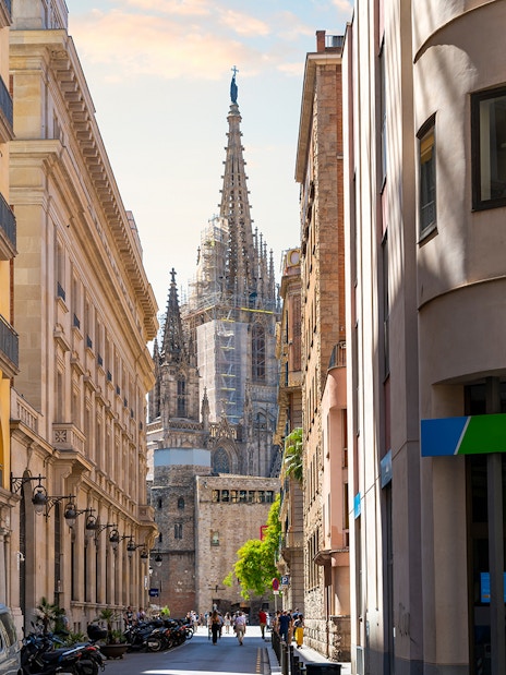Walking tour in El Born, Barcelona, with view of the Cathedral of Barcelona.