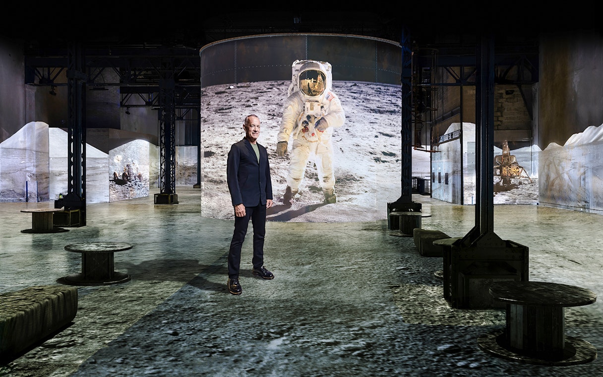 Moonwalkers Exhibition at Atelier des Lumières featuring astronaut projection.
