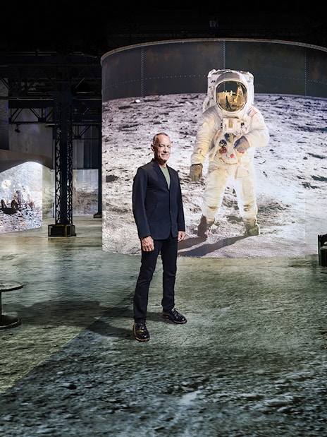 Moonwalkers Exhibition at Atelier des Lumières featuring astronaut projection.