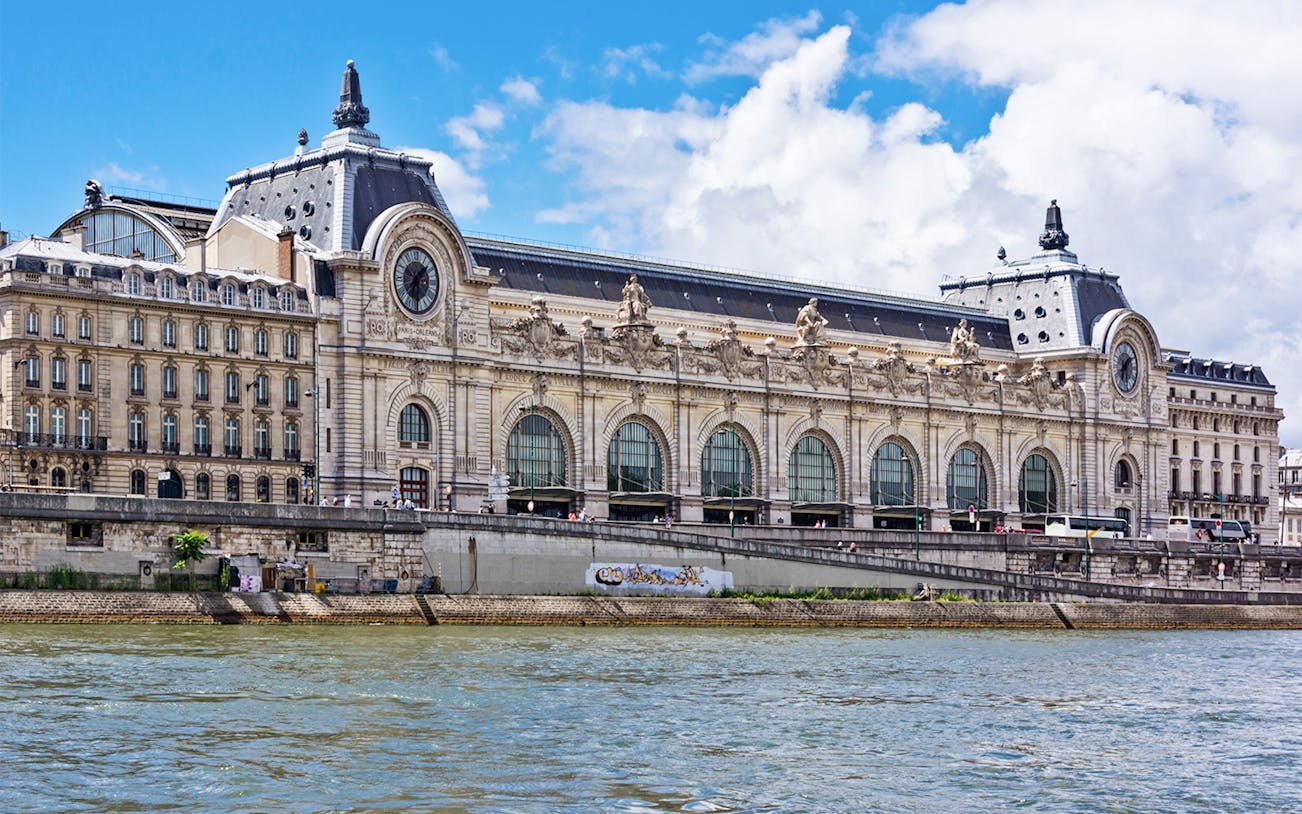 D’Orsay Museum viewed from the Seine River in Paris, showcasing its grand architecture.