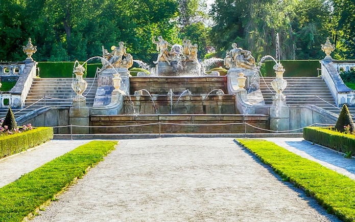 Fountain and sculptures in the garden of Český Krumlov Castle, Czech Republic.
