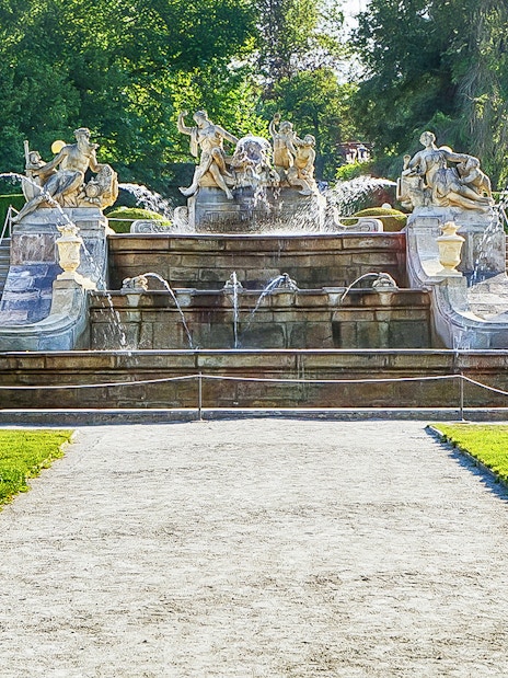 Fountain and sculptures in the garden of Český Krumlov Castle, Czech Republic.