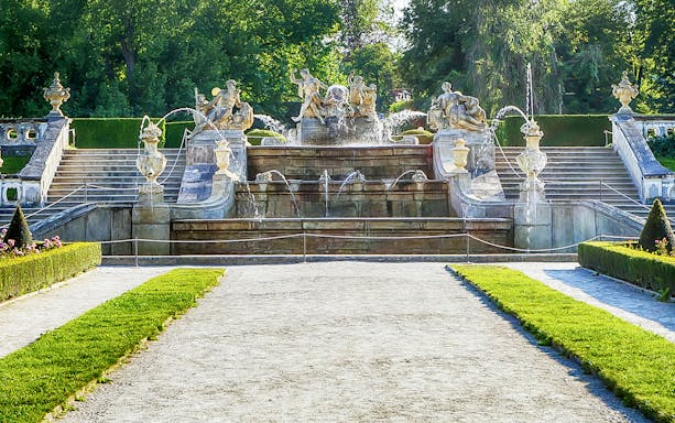 Fountain and sculptures in the garden of Český Krumlov Castle, Czech Republic.