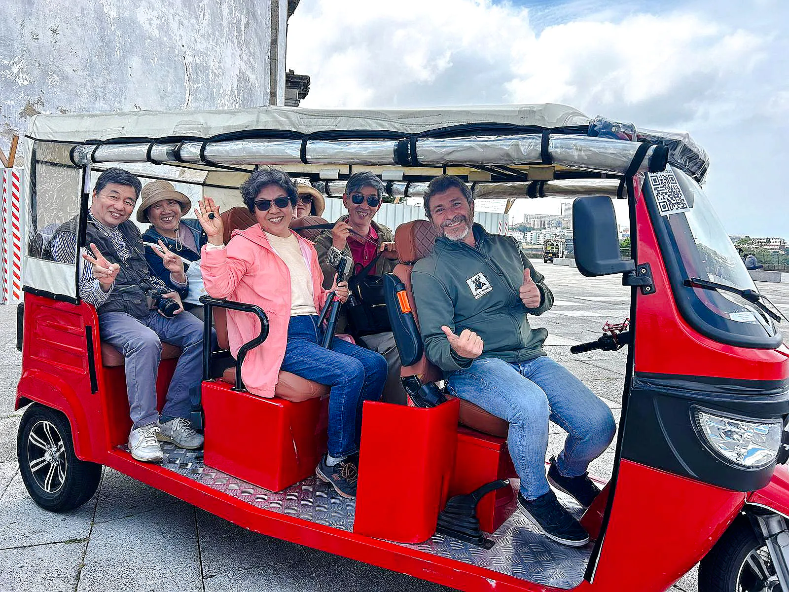 privat tuk-tuk-tur i porto med temaet «oppdagelsestiden», inkludert inngangsbillett til world of discoveries-museet-3