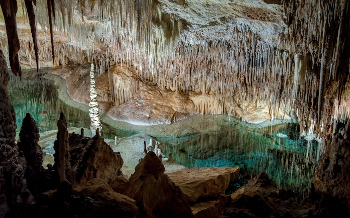 Stalactites and turquoise water in Drach Caves, Mallorca.