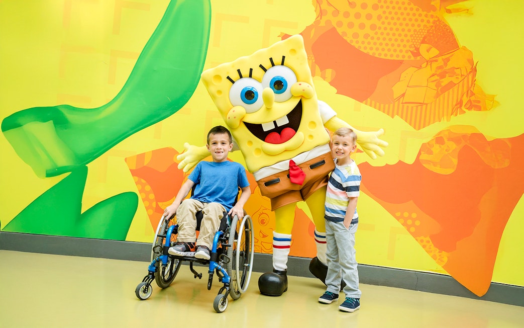Young kids with Spongebob at Nickelodeon Universe, Mall of America.