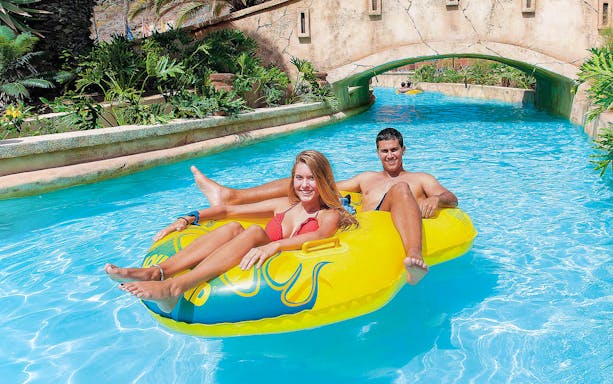 Couple enjoying a lazy river ride at Aqualand Maspalomas.