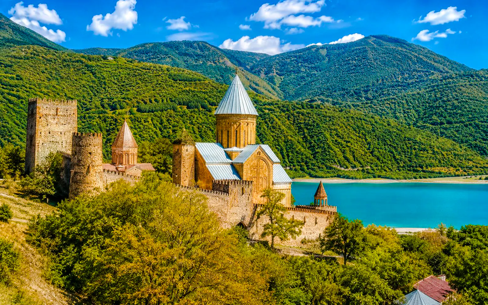 From Tbilisi: Kazbegi and Gudauri Guided Day Trip with Ananuri Fortress Image 7