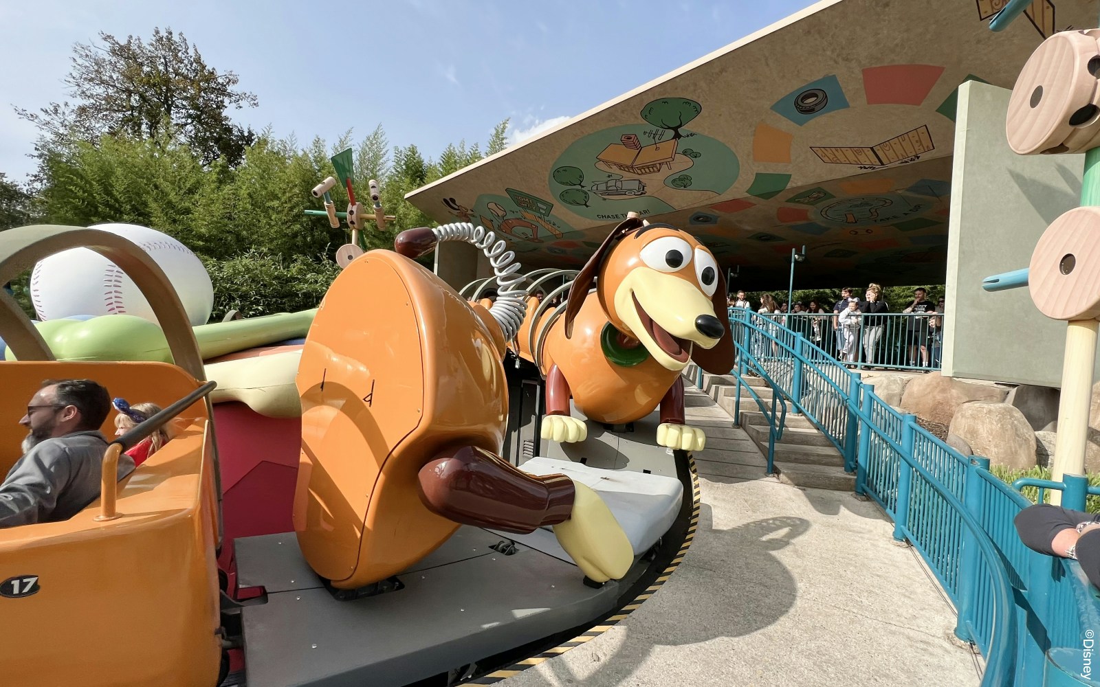 Slinky Dog Zigzag Spin character statues at Toy Story Playland, Disneyland Paris.