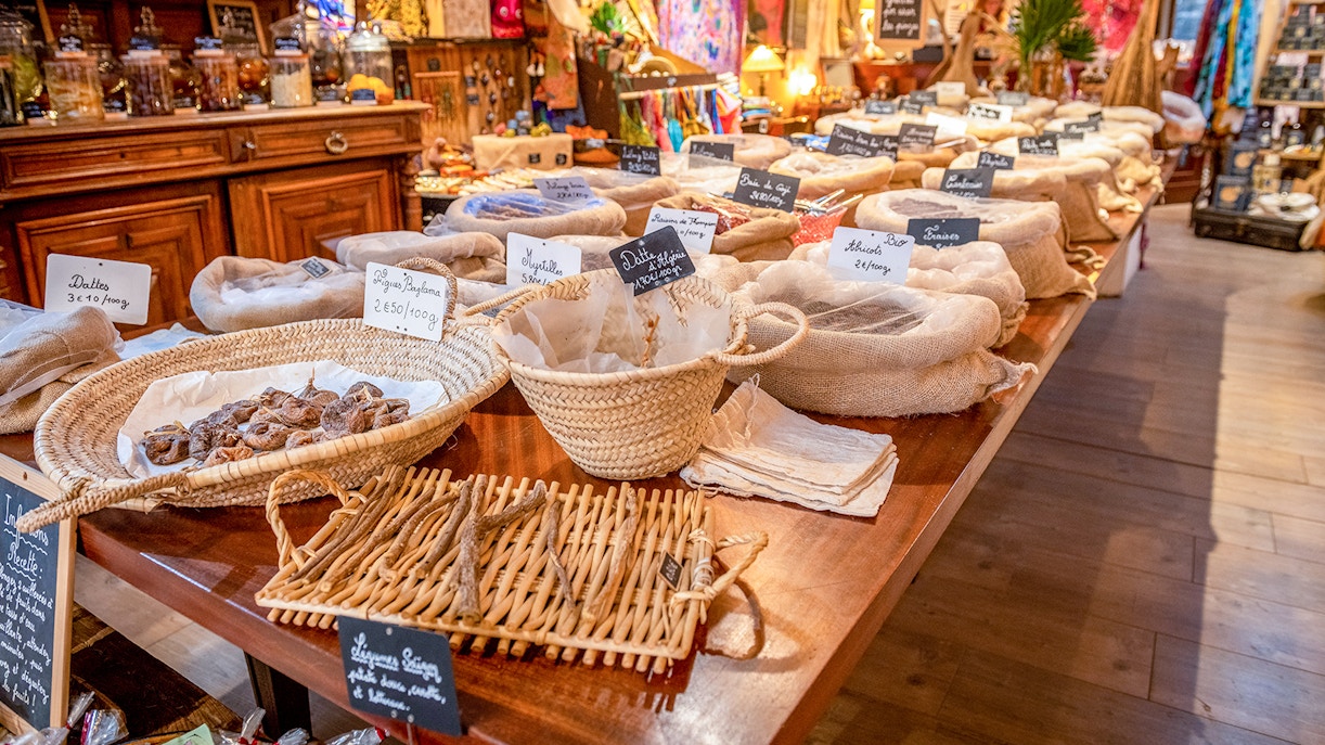 Les Halles de Bacalan Gourmet Market near Cite du Vin
