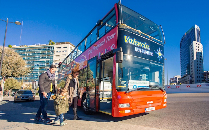 Passengers boarding the Valencia tour bus in the city center.