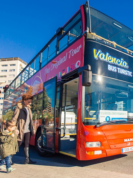 Passengers boarding the Valencia tour bus in the city center.