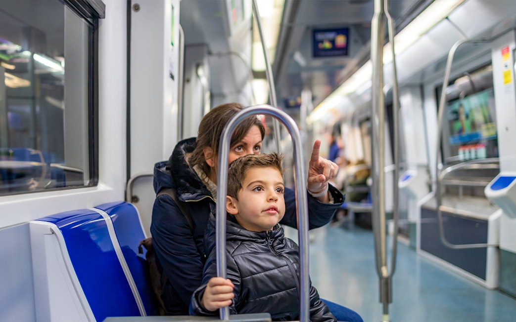 Mother and child riding Barcelona metro with Hola Barcelona Travel Card.