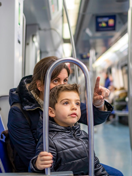 Mother and child riding Barcelona metro with Hola Barcelona Travel Card.