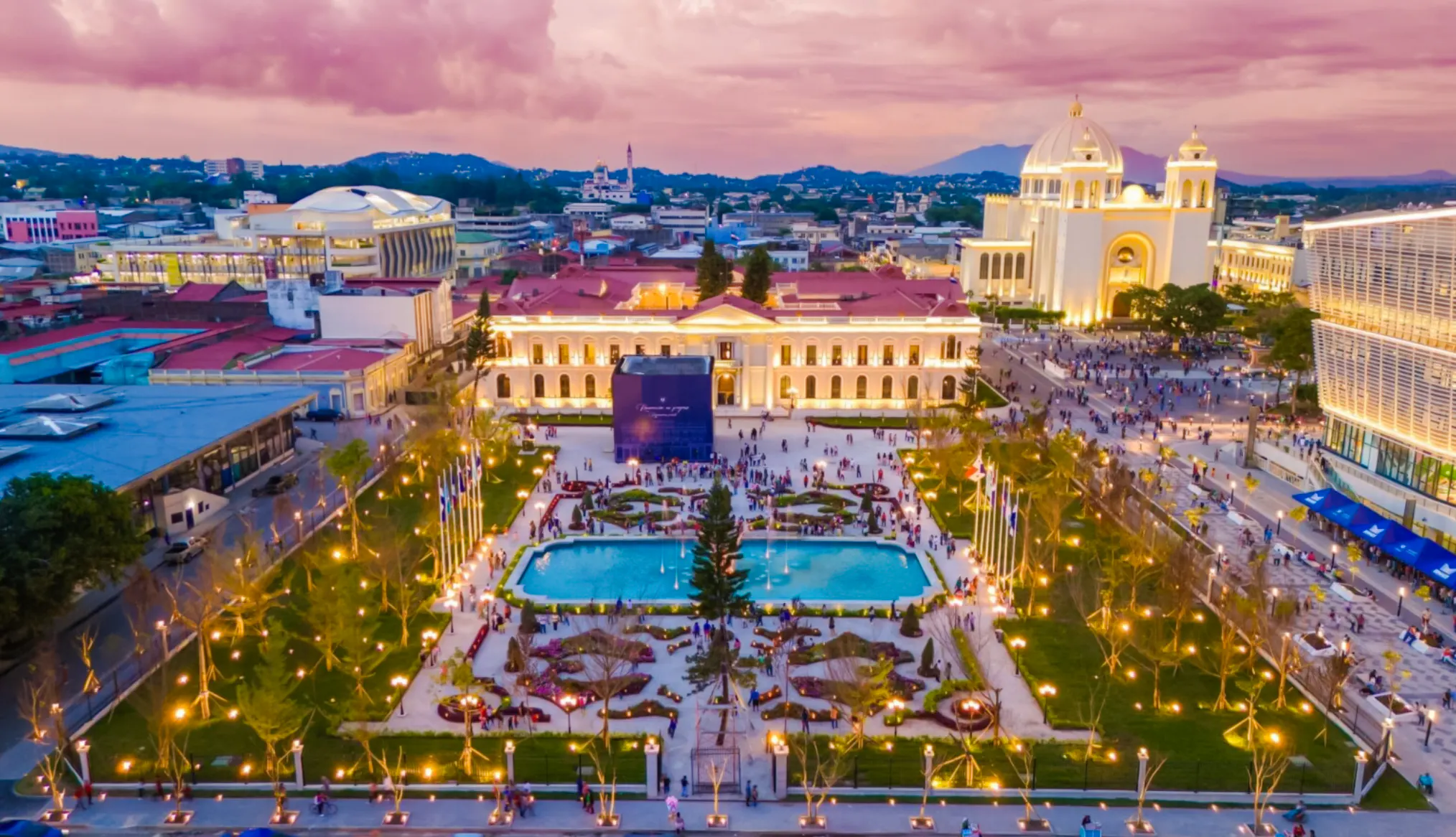 San Salvador Private Walking Tour: Historic Center Image 10